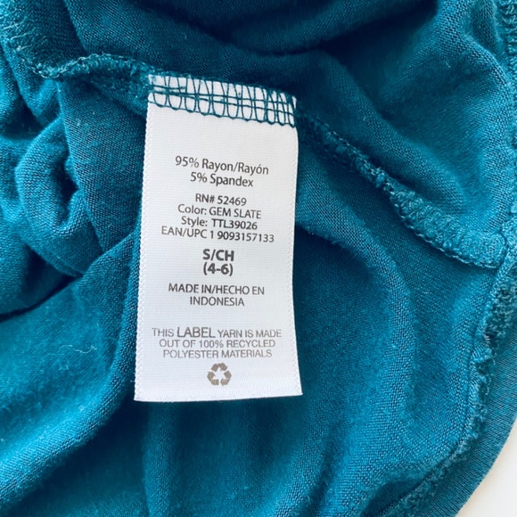 Women's Twist Top with Short Flutter Sleeves Time and Tru - Picture 8 of 8